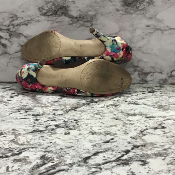 Unisa Women's Floral Patent Open Toe Pumps Heels - Picture 10 of 13